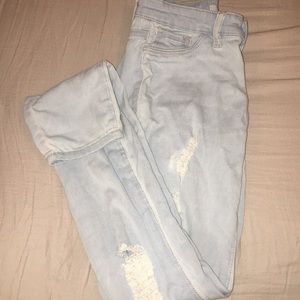 Size 0 refuge distressed jeans